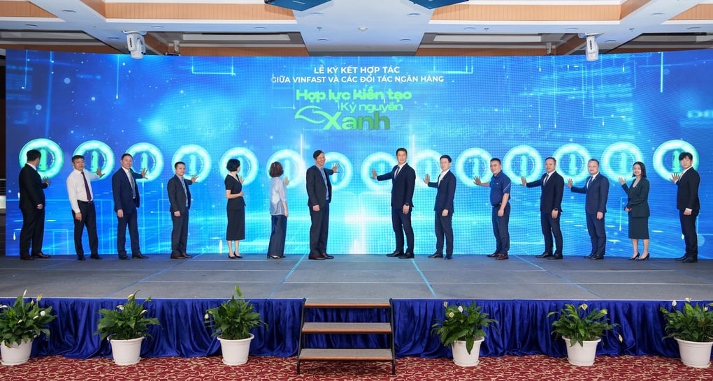 VinFast cùng 12 ngân hàng, tổ chức tài chính hỗ trợ người dân Hà Nội chuyển sang xe điện - 1