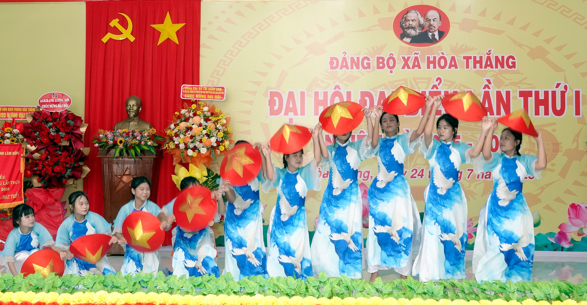Văn nghệ chào mừng đại hội (ảnh N. Lân) (2)