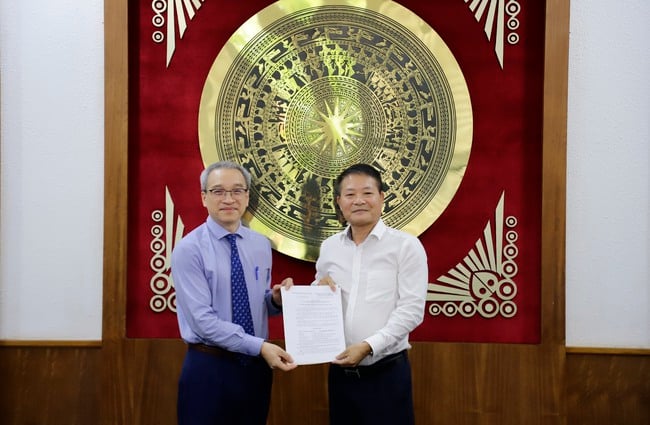 Trao quyết định nghỉ hưu đối với Phó Cục trưởng
Cục Xuất bản, In và Phát hành Phạm Tuấn Vũ - Ảnh 1.