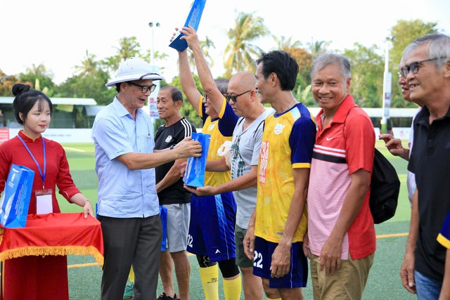 Cong Nham ស៊ុតបានបីគ្រាប់ Hat-trick, Minh 'little' ស៊ុតបញ្ចូលទីបានពីរដងក្នុងរឿងភាគនៅសាកលវិទ្យាល័យ Dong Thap - រូបថត 14 ។