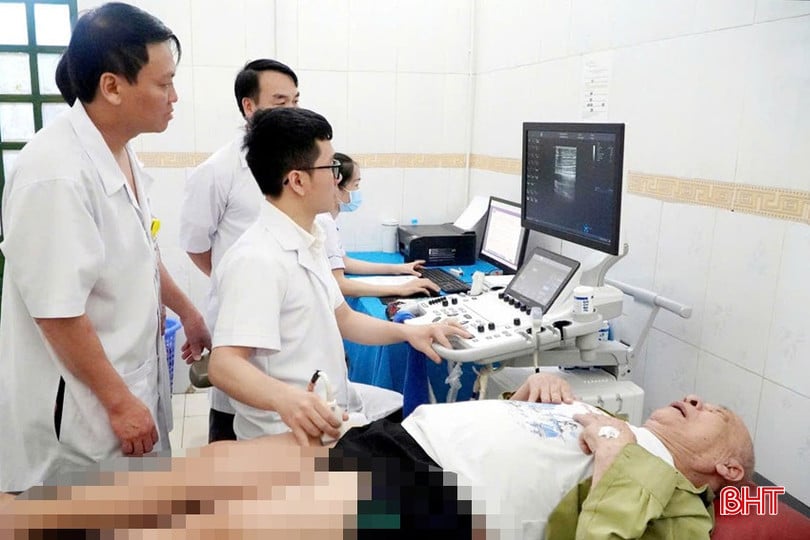bqbht_br_bs-benh-vien-dh-y-ha-noi-tham-kham-chuyen-giao-ky-thuat-chan-doan-hinh-anh-ttyt-huong-khe.jpg