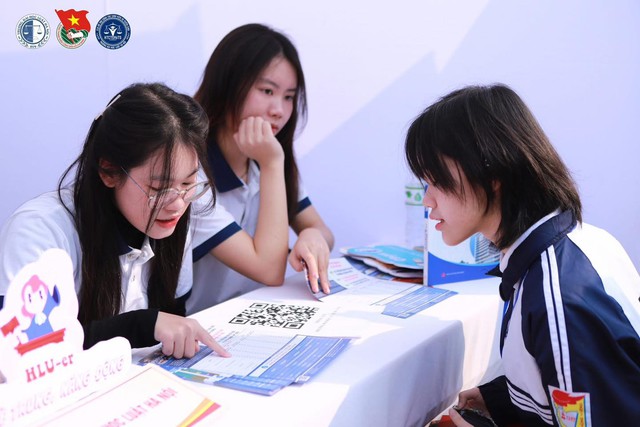 Trường ĐH Luật Hà Nội xét nhiều khối thi, điểm chuẩn chênh nhau thế nào?- Ảnh 1.
