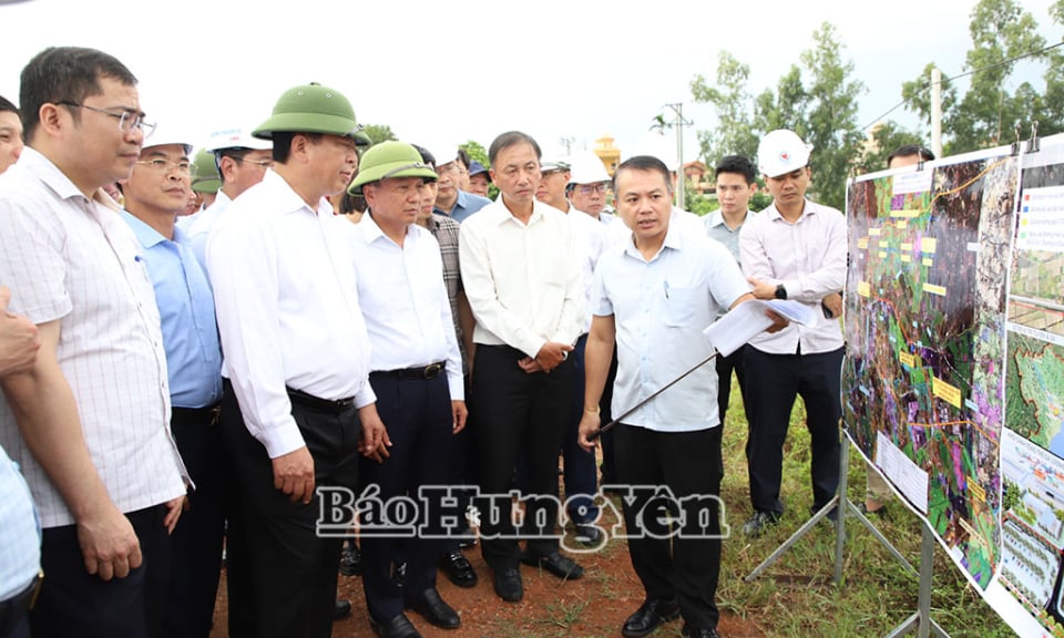 Bộ trưởng Bộ Xây dựng Trần Hồng Minh kiểm tra tình hình triển khai Dự án đầu tư xây dựng tuyến đường sắt Lào Cai – Hà Nội – Hải Phòng đoạn qua tỉnh Hưng Yên