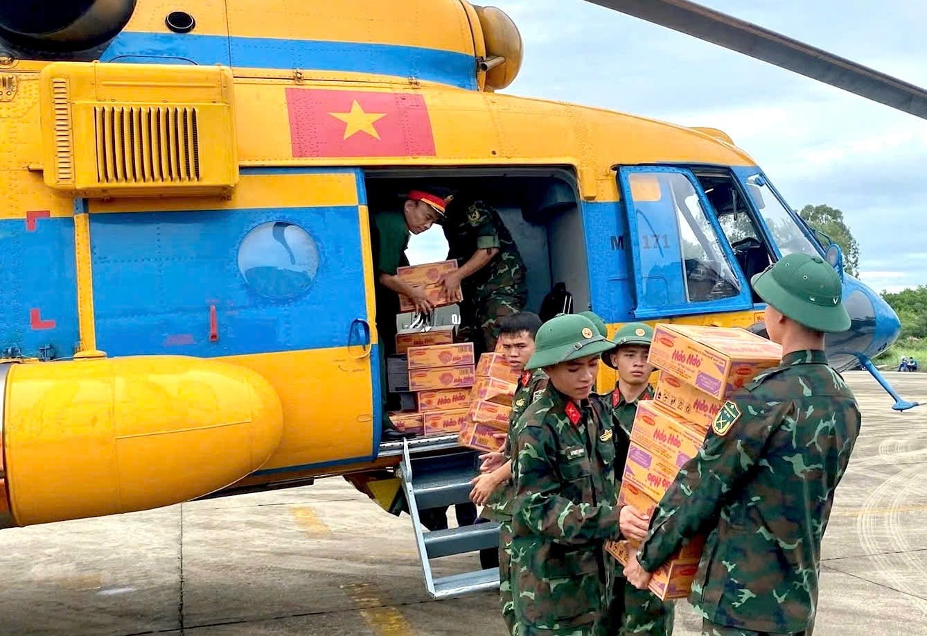 Hai chuyến hàng đầu tiên đã đáp xã Tương Dương, sau đó quay về Vinh để tiếp tục cho chuyến mới.
