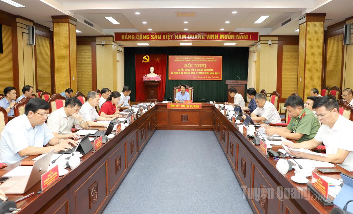 Quang cảnh hội nghị.