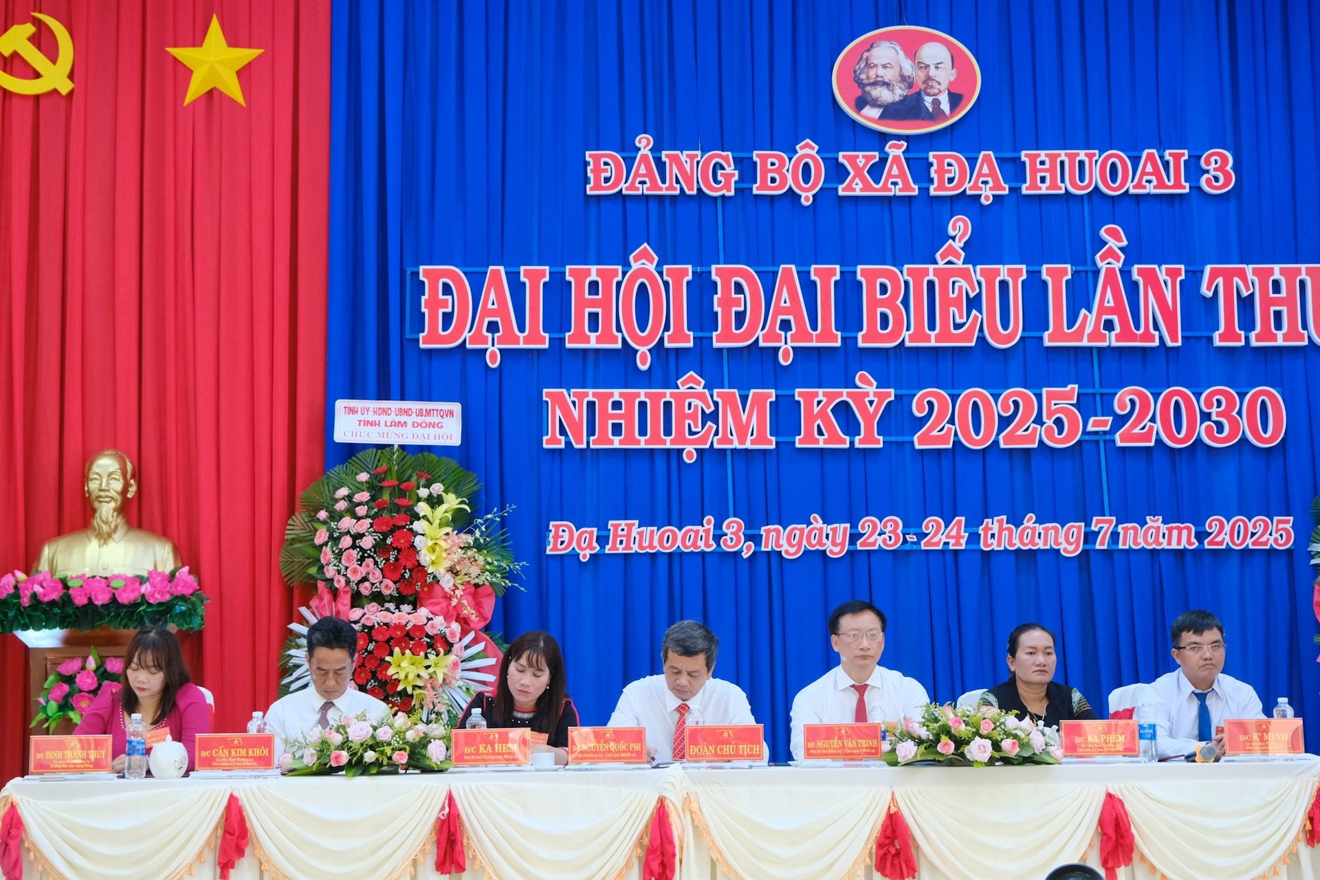 Đoàn chủ tịch 