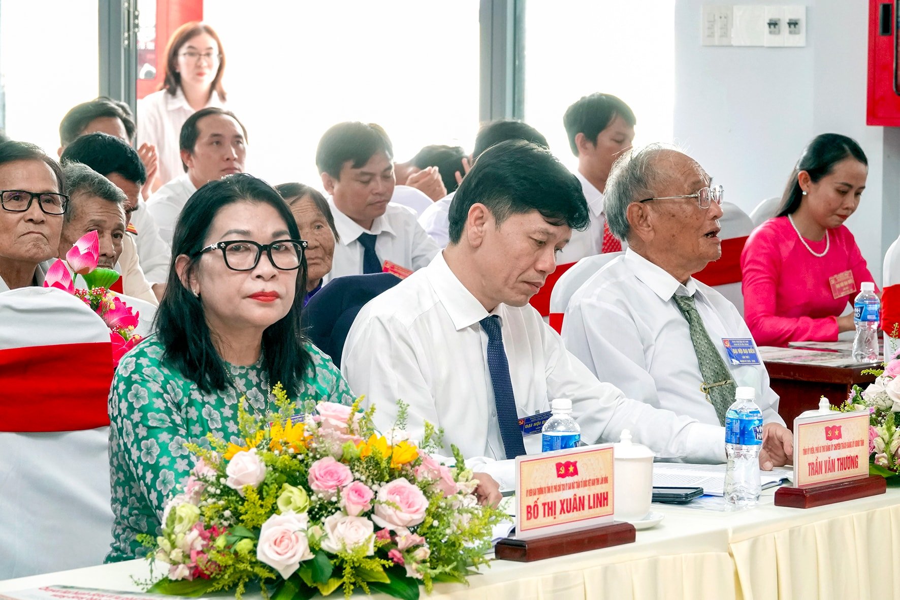 Đại diện lãnh tỉnh dự đại hội (ảnh N. Lân)