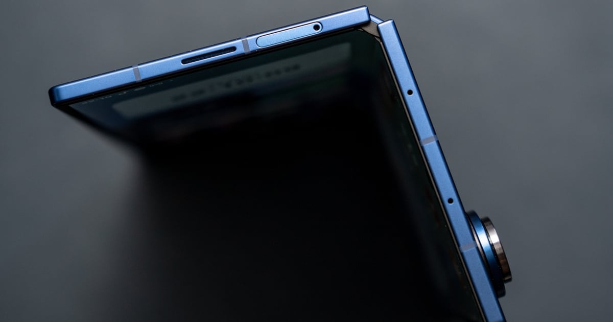 Detailed review of the 'ultra-thin' Ultra Sleek design on the Galaxy Z Fold7