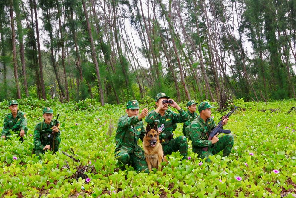 Cán bộ, chiến sĩ BĐBP tỉnh tuần tra bảo vệ biên giới. Ảnh: Thanh Nhã