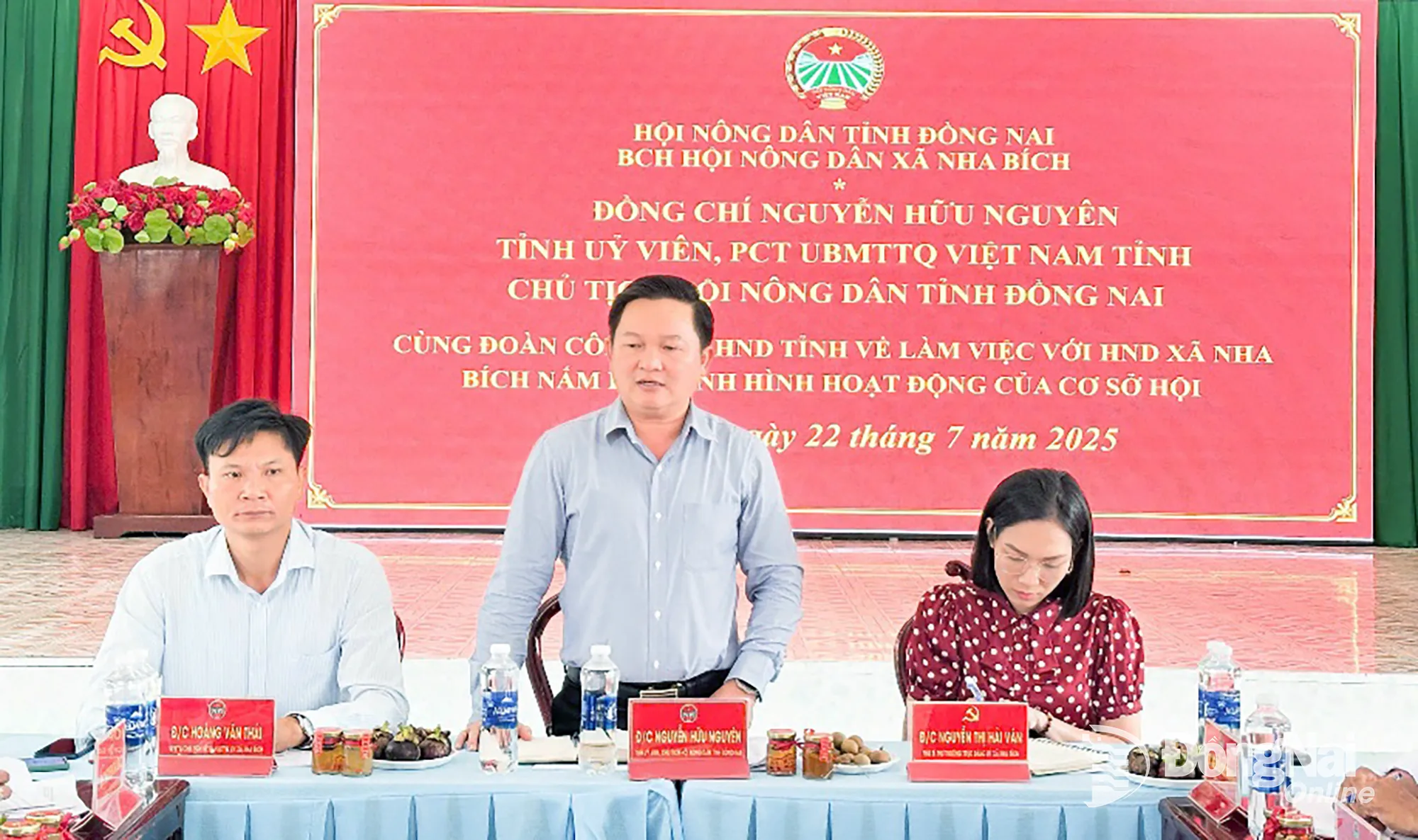 Chủ tịch Hội Nông dân tỉnh Nguyễn Hữu Nguyên làm việc với Hội Nông dân xã Nha Bích