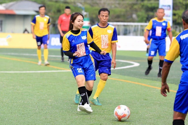 Cong Nham ស៊ុតបានបីគ្រាប់ Hat-trick, Minh 'lit' ស៊ុតបញ្ចូលទីបានពីរដងក្នុងរឿងភាគនៅសាកលវិទ្យាល័យ Dong Thap - រូបថត 11 ។