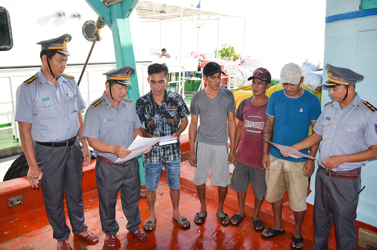 Managing fishing vessels with electronic identification