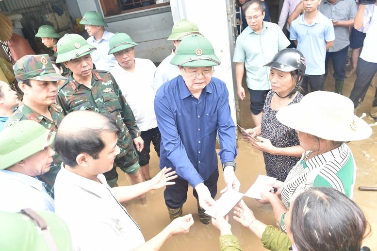 Tỉnh Nghệ An dành ưu tiên cao nhất hỗ trợ người dân vùng ngập lụt- Ảnh 1.