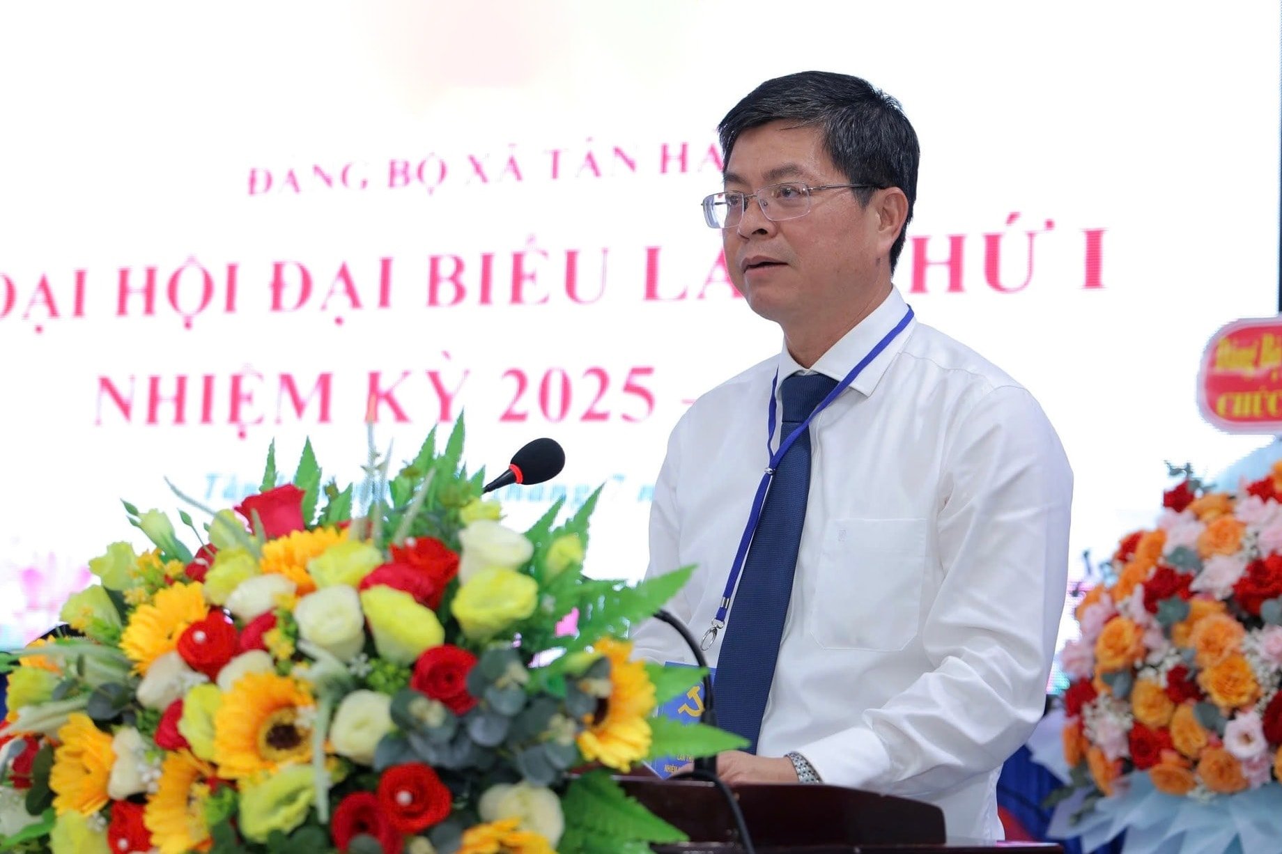 El vicepresidente del Comité Popular Provincial, Nguyen Hong Hai, pronuncia un discurso en el congreso (1).jpg
