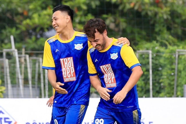 Cong Nham ស៊ុតបានបីគ្រាប់ Hat-trick, Minh 'little' ស៊ុតបញ្ចូលទីបានពីរដងក្នុងរឿងភាគនៅសាកលវិទ្យាល័យ Dong Thap - រូបថត 13 ។