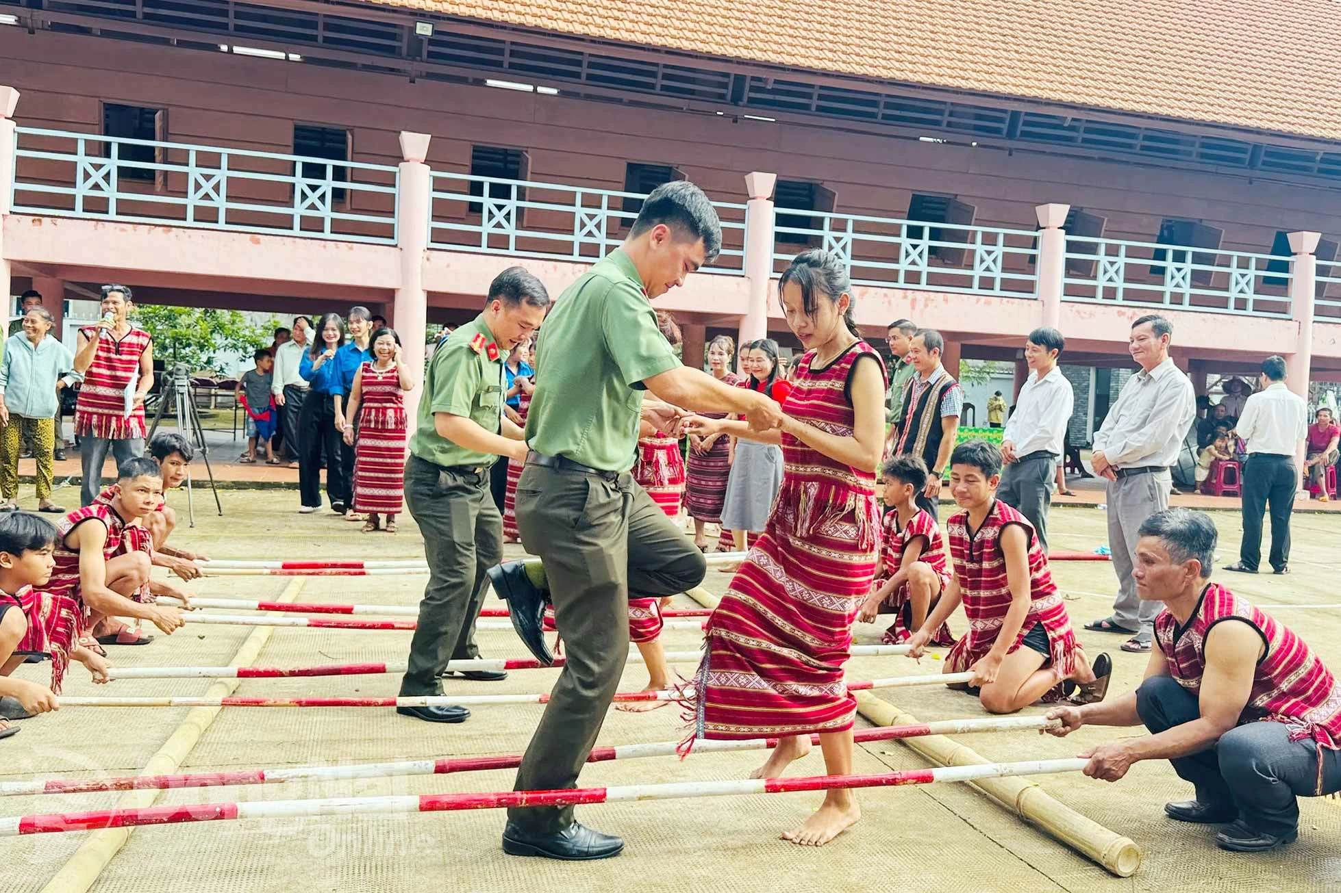 Công an Đồng Nai tổ chức giao lưu văn hóa cồng chiêng với đồng bào Chơro