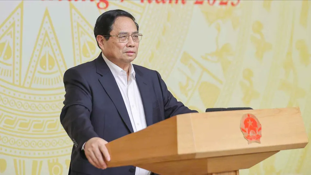 Thủ tướng yêu cầu phải bằng mọi cách tiếp cận những nơi bị chia cắt do bão lũ, thiên tai. Ảnh: VIẾT CHUNG