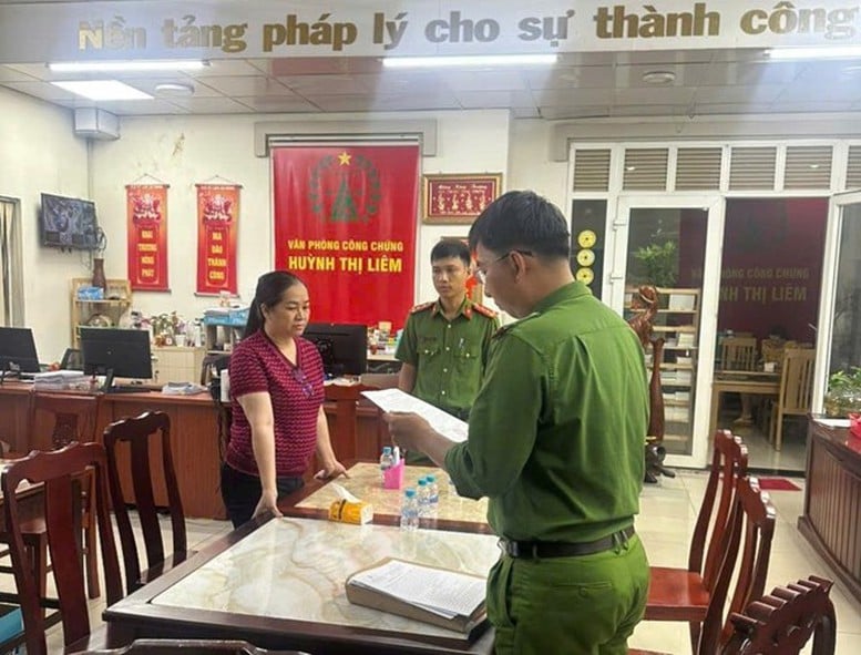 Bắt công chứng viên giả mạo chủ đất lừa đảo chiếm đoạt hơn 16 tỉ đồng- Ảnh 1.