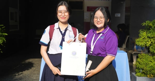 Ho Chi Minh City University of Law has the highest floor score of 22 points, block C00.