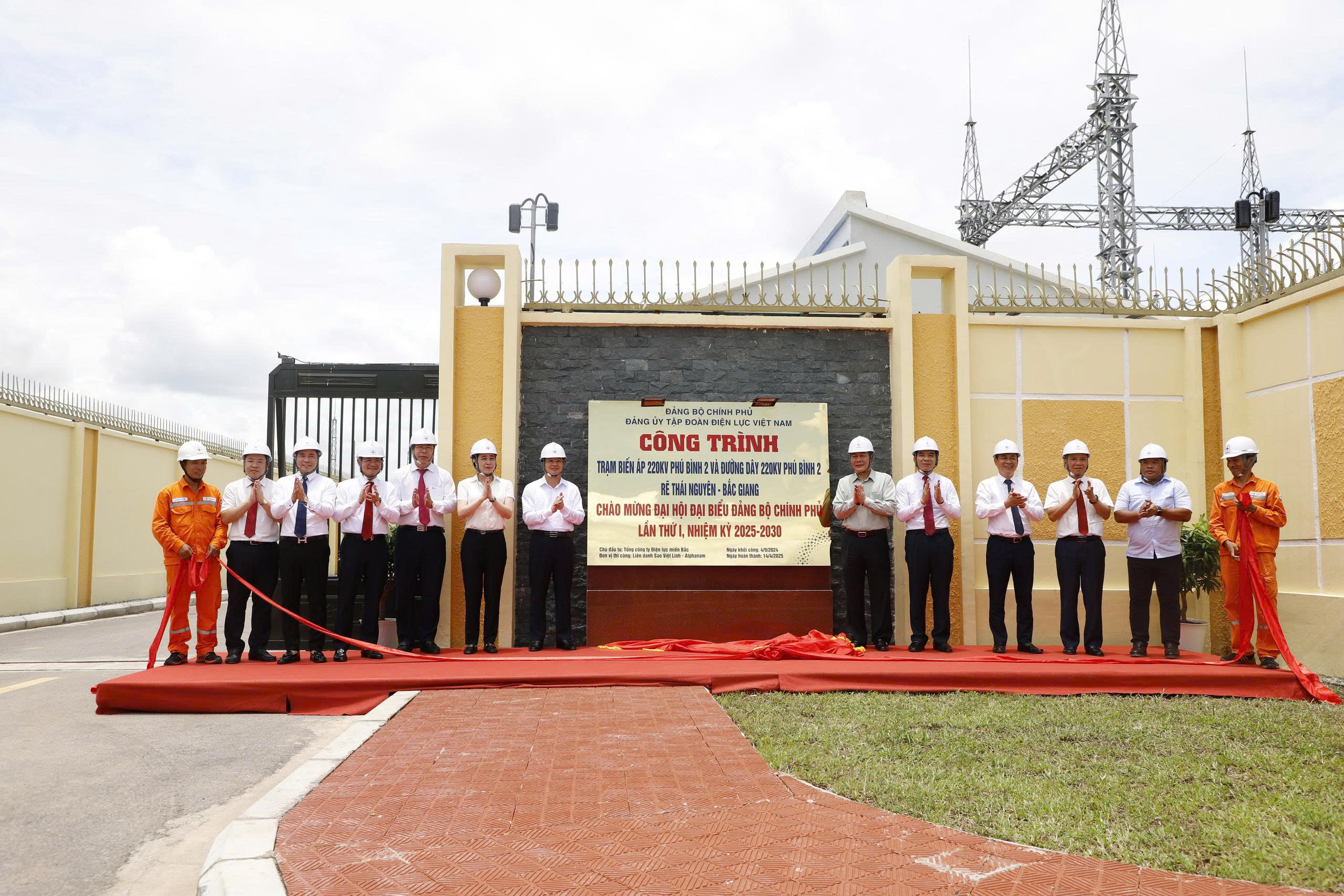 Ngành Điện gắn biển 2 công trình chào mừng đại hội đảng