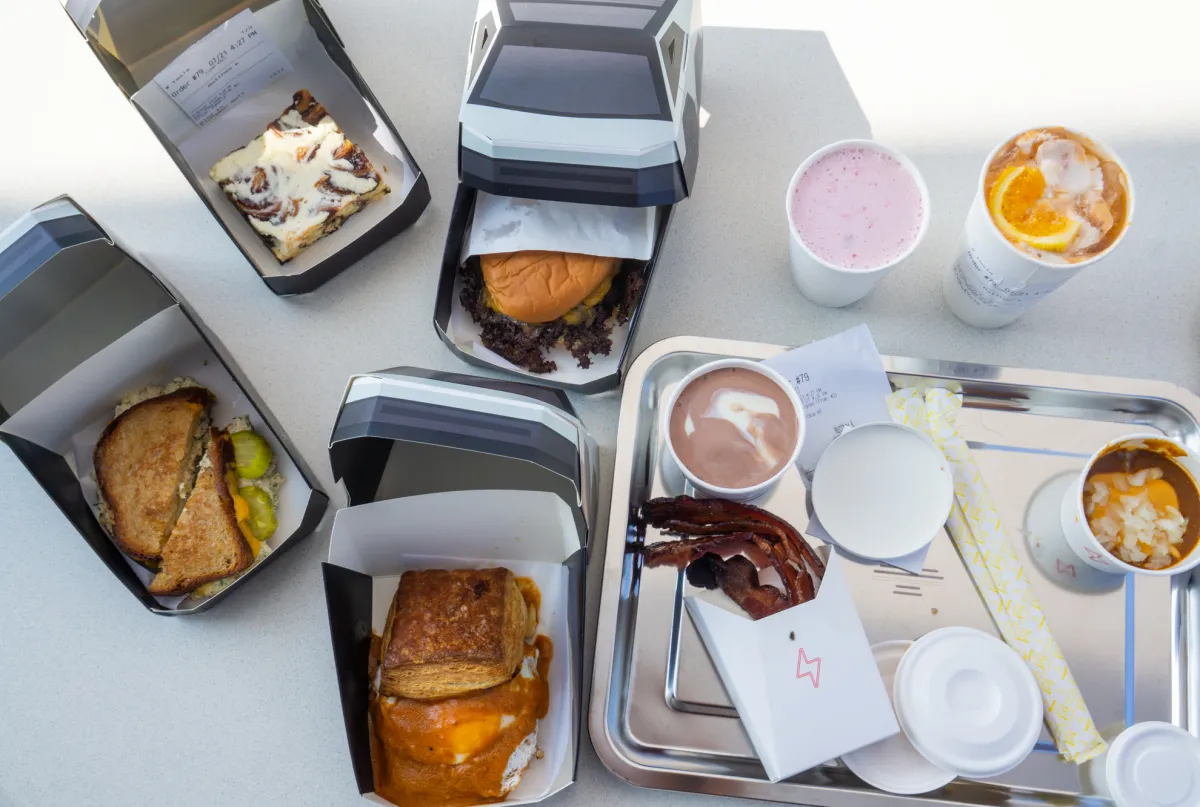 Tesla Diner ra mat anh 4