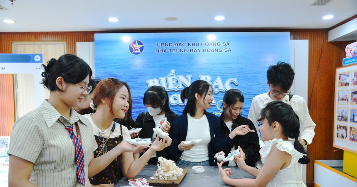 Tri ân anh hùng, liệt sĩ qua những ngọn nến thơm