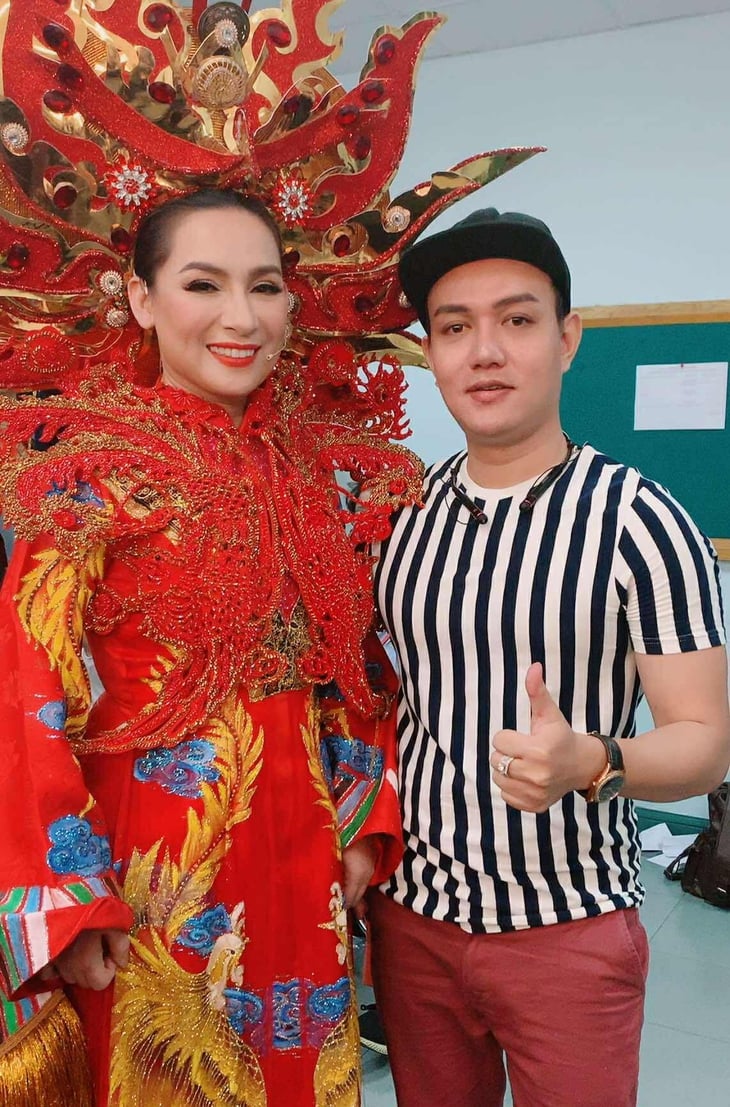 áo dài - Ảnh 1.