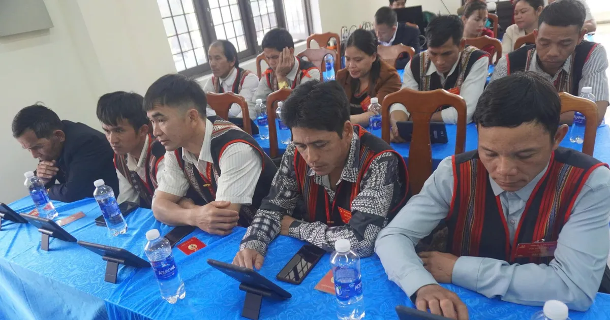 Quảng Ngãi: Đại hội Đảng bộ xã vùng cao không dùng giấy, đưa chuyển đổi số đến thôn làng