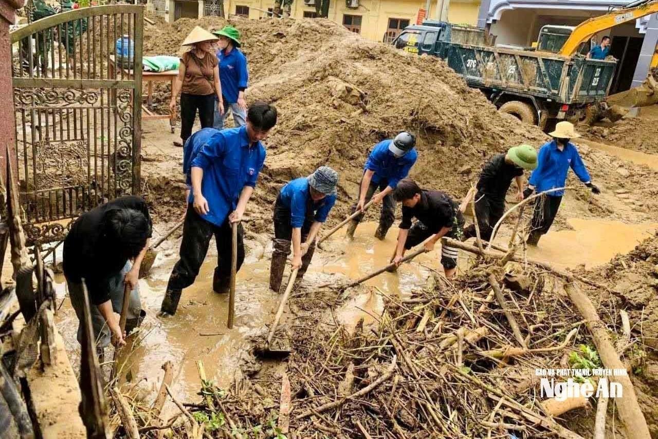 Millions of hearts turn to the flooded areas in Nghe An