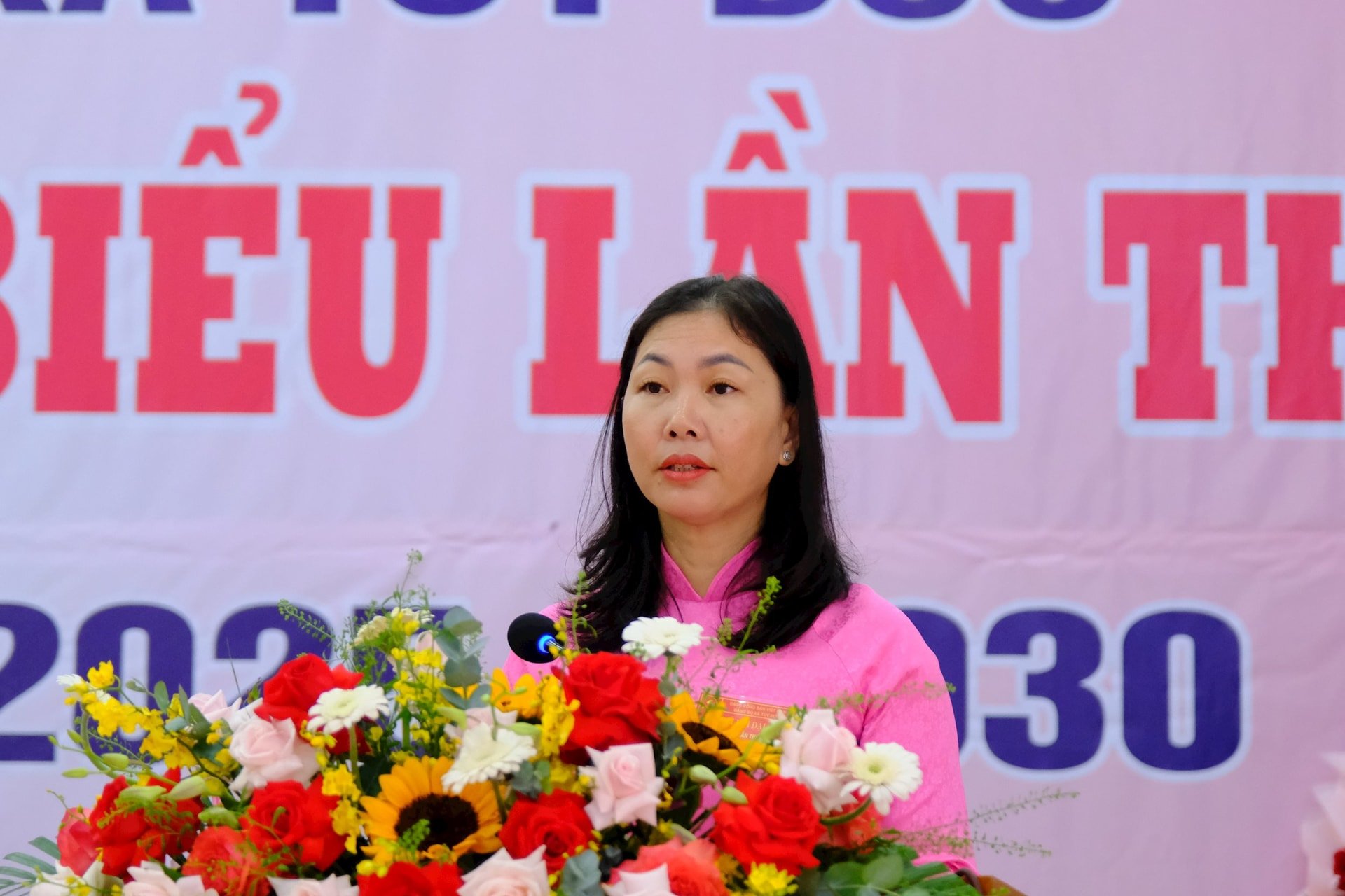 Bí thư Đảng ủy, Chủ tịch HĐND xã Tuy Đức Phạm Thị Phượng phát biểu khai mạc Đại hội