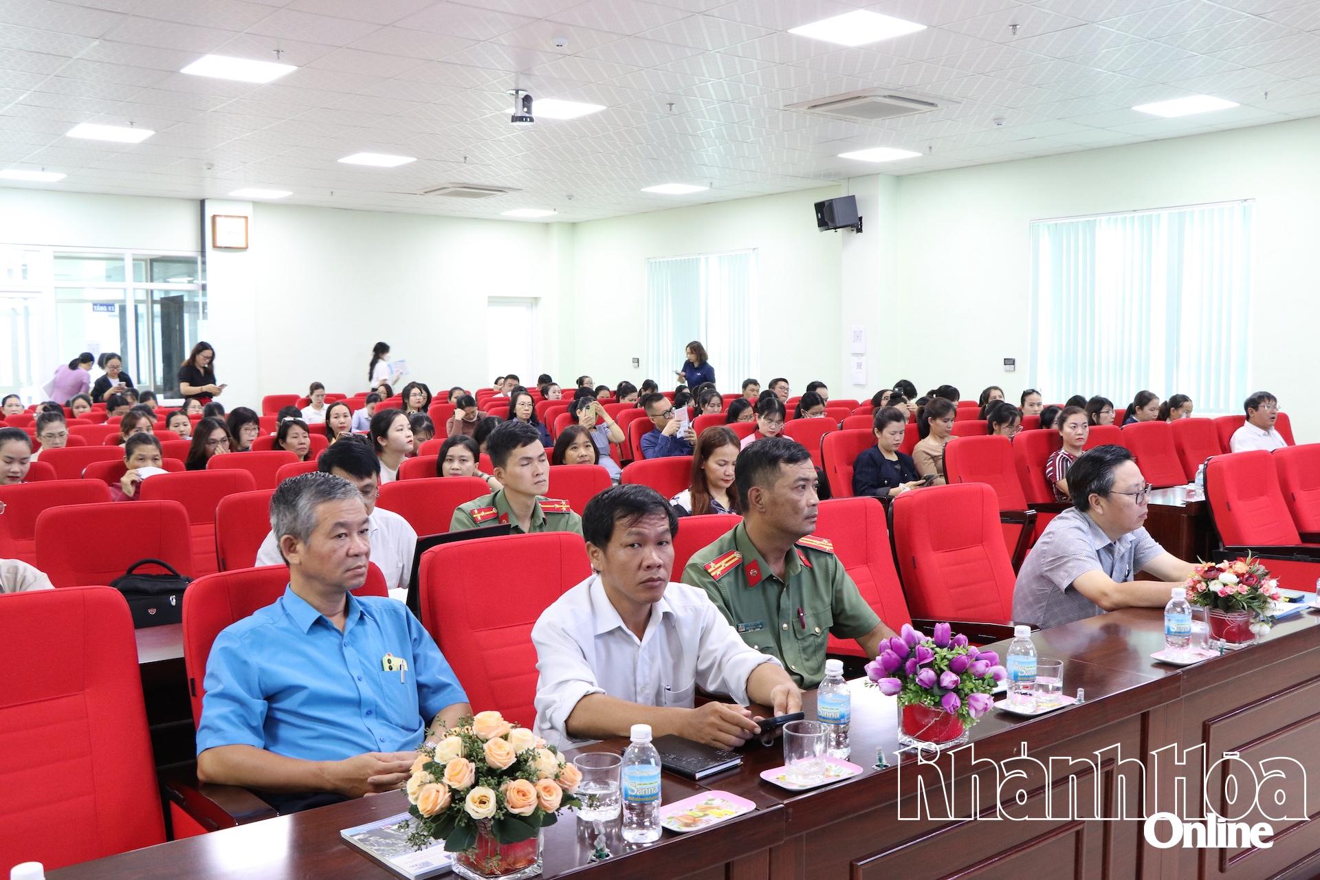 Quang cảnh hội nghị.