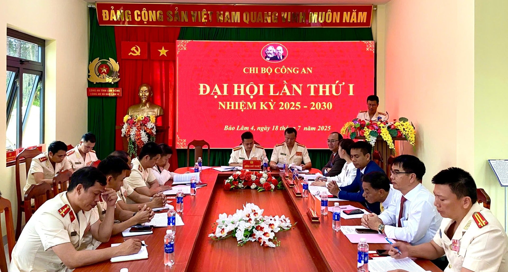 ប៉ូលីស