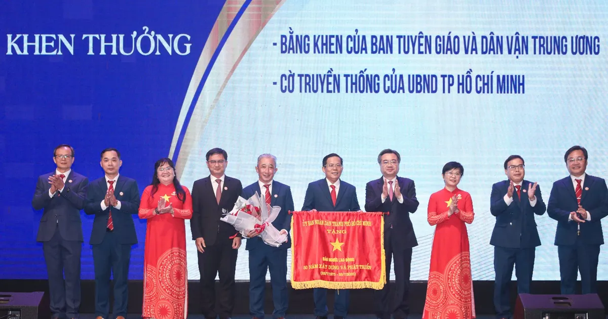 កាសែត Nguoi Lao Dong ប្រារព្ធខួប 50 ឆ្នាំចាប់តាំងពីការចេញផ្សាយដំបូងរបស់ខ្លួន។