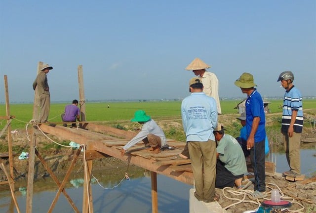 Những cụ ông đi xây tổ ấm cho người nghèo - Ảnh 5.
