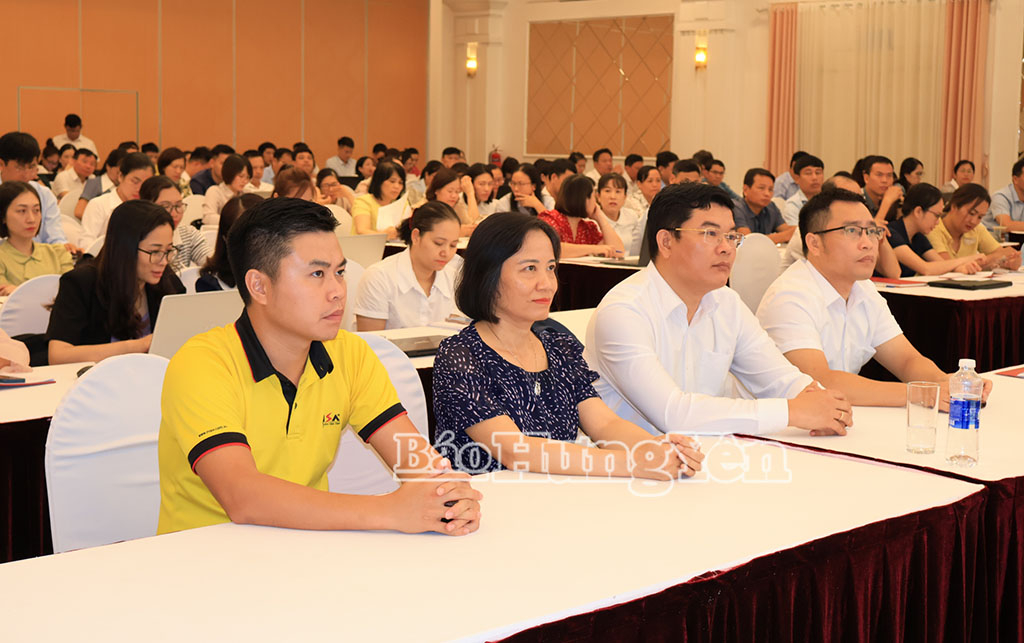 Các đại biểu dự hội nghị tập huấn.