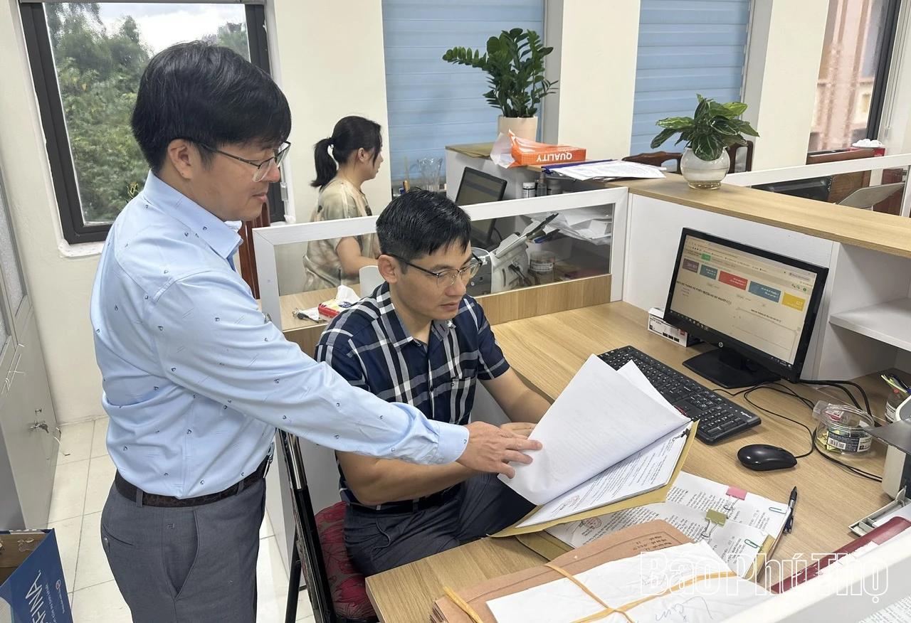 ดำเนินนโยบายพิเศษแก่ผู้ที่มีส่วนในการปฏิวัติ