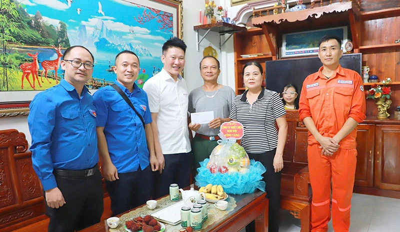 Công ty Nhiệt điện Nghi Sơn: Tri ân, tặng quà nhân Ngày Thương binh, liệt sĩ