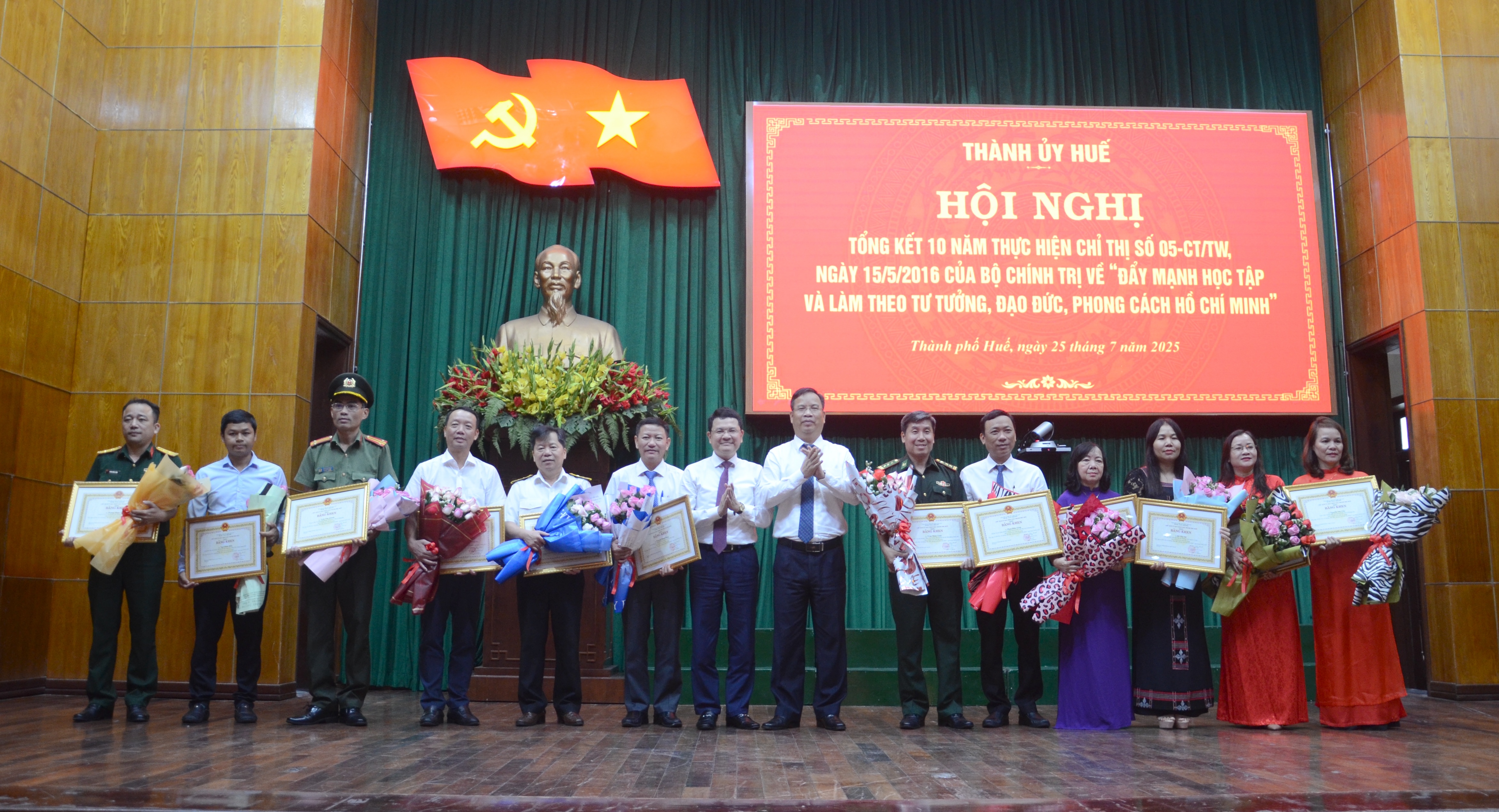 Học và làm theo Bác bằng những việc làm cụ thể, thiết thực