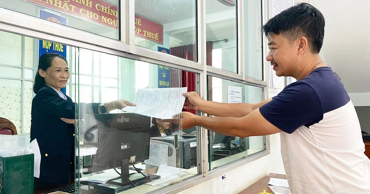 Thuế cơ sở 8 tăng tốc giải quyết hồ sơ đất cho người dân