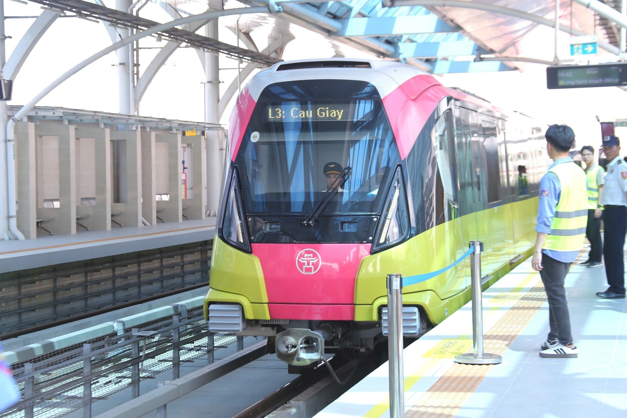 ตารางเดินรถสถานีรถไฟเญิน-ฮานอย และรถไฟฟ้าใต้ดินกัตลินห์