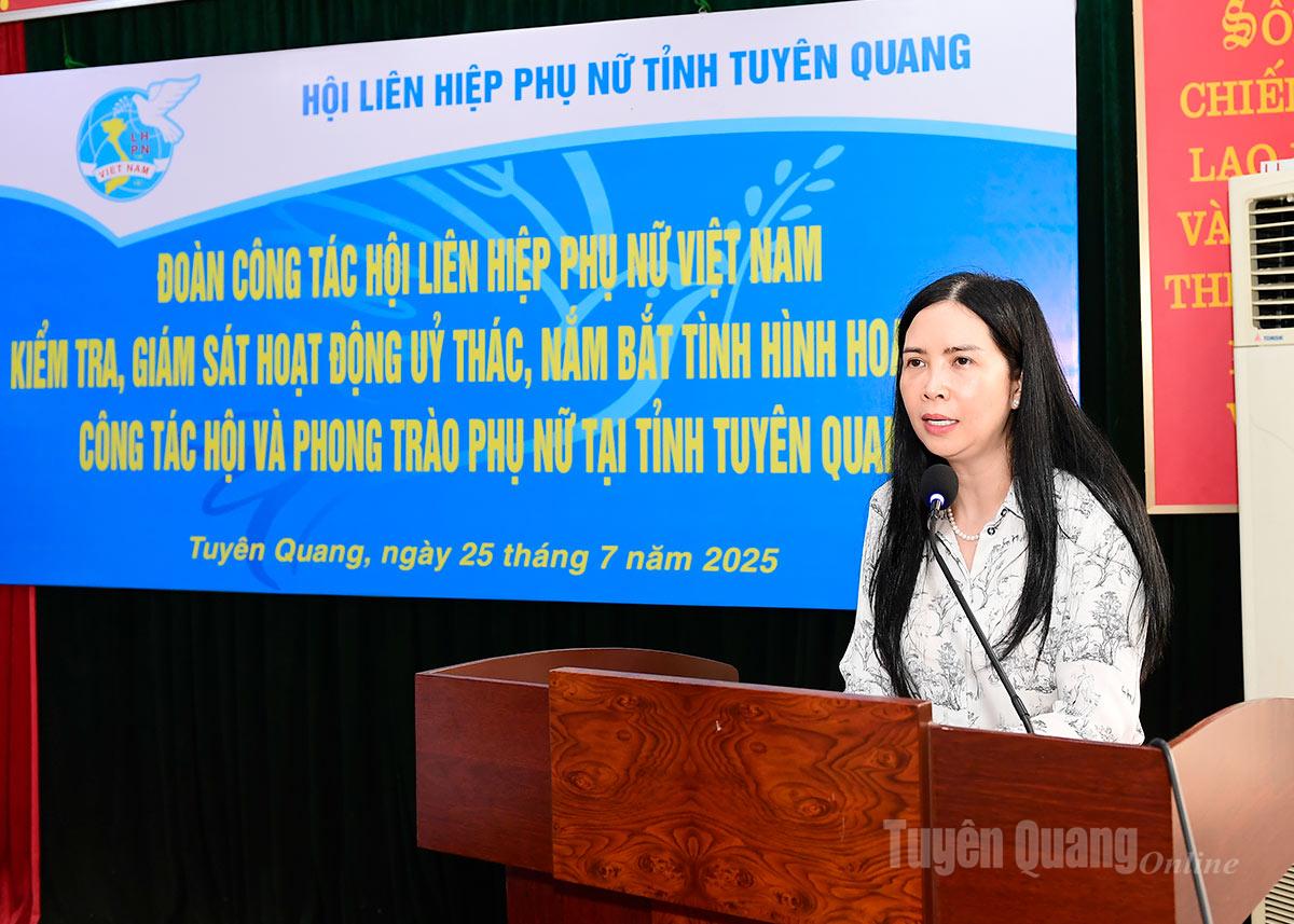 Đồng chí Trần Lan Phương, Phó Chủ tịch Trung ương Hội Liên hiệp Phụ nữ Việt Nam phát biểu tại buổi làm việc.
