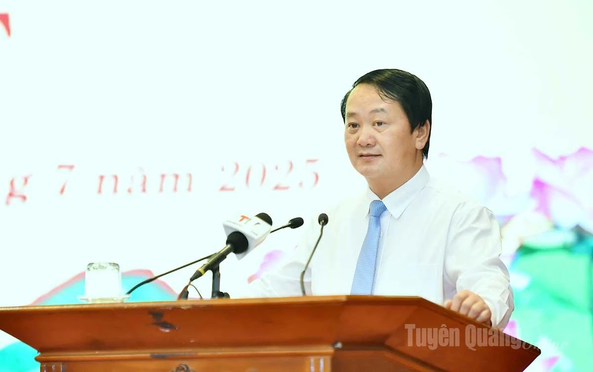 Đồng chí Bí thư Tỉnh ủy Hầu A Lềnh phát biểu chỉ đạo tại kỳ họp.