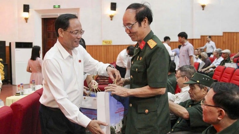 Tri ân gia đình chính sách, người có công với cách mạng ở tỉnh Cà Mau, Ninh Bình, Điện Biên- Ảnh 5.
