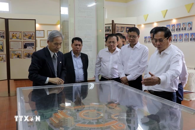 ttxvn-pho-thu-tuong-bui-thanh-son-vien-nghien-cuu-hat-nhan-tai-da-lat-4.jpg