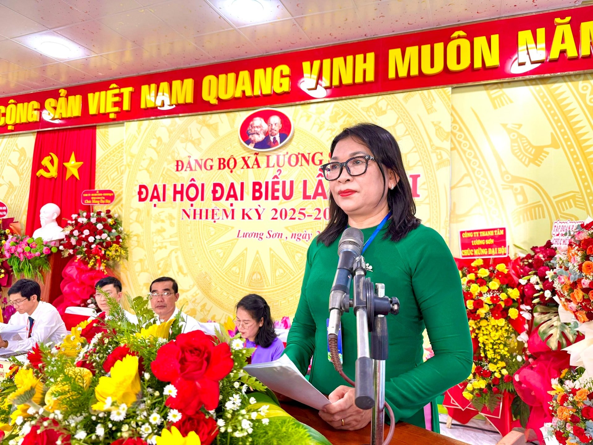 Đồng chí Bố Thị Xuân Linh - Phó Chủ tịch Ủy ban MTTQ Việt Nam tỉnh phát biểu chỉ đạo tại Đại hội