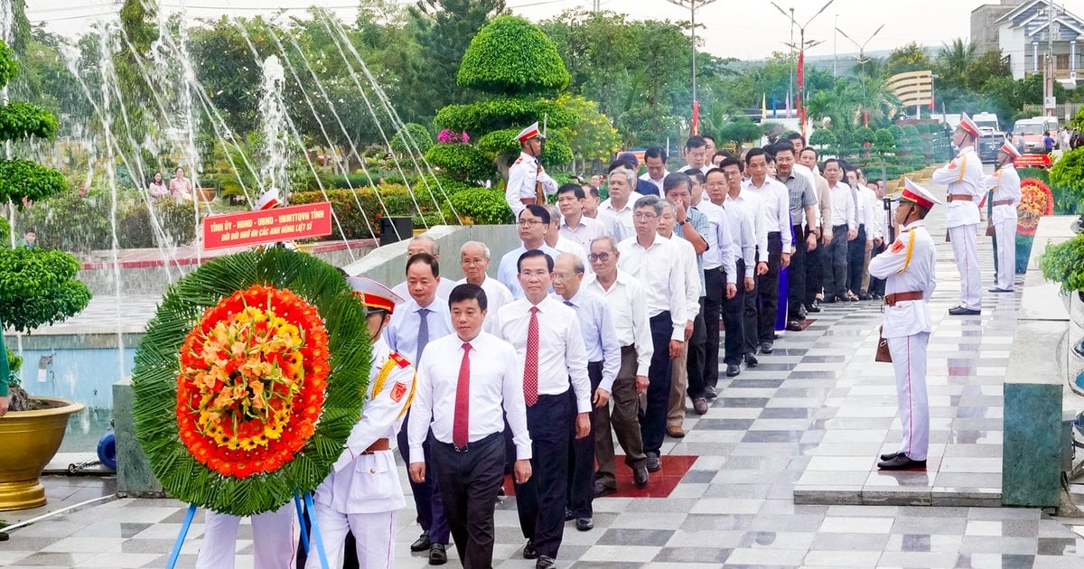 Lãnh đạo tỉnh Lâm Đồng báo công Chủ tịch Hồ Chí Minh và viếng các anh hùng, liệt sĩ tại Nghĩa trang Liệt sĩ Bình Thuận