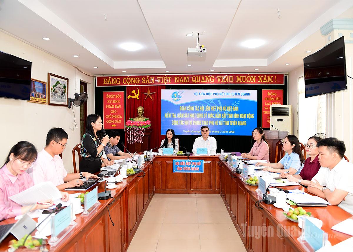  Quang cảnh buổi làm việc.