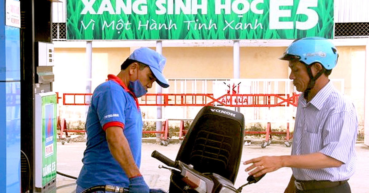 E10-Benzin ersetzt Mineralbenzin, großes Unternehmen übernimmt ab 1. August 50 % Marktanteil im Pilotprogramm in Ho-Chi-Minh-Stadt