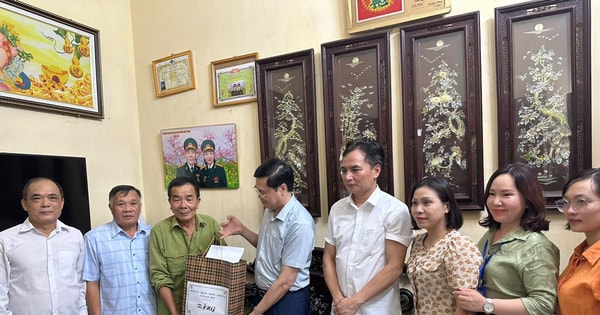 Xã Ngọc Hồi thăm, tặng quà Bà mẹ Việt Nam Anh hùng, người có công