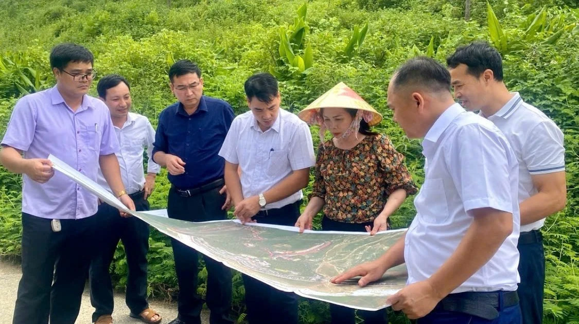 សិក្សា​លើ​ការ​សាងសង់​សាលា​រៀន​នៅ​ឃុំ​ព្រំដែន